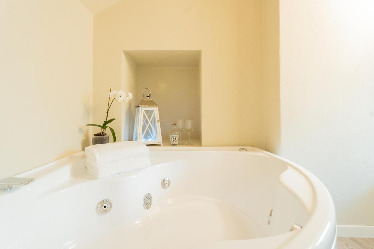 Romantic Escape City Centre With Jacuzzi & Parking By Rent All Como Exteriör bild