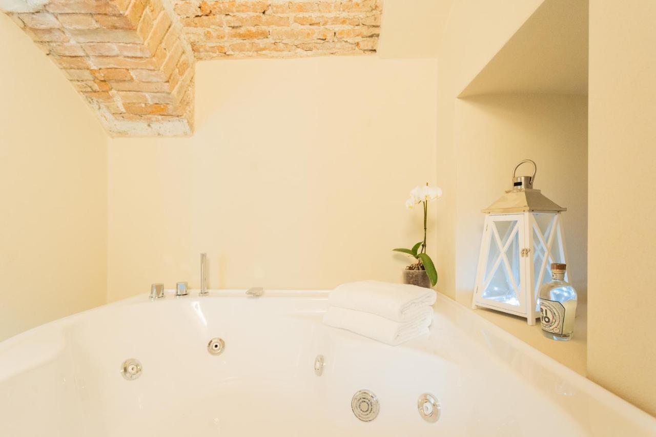 Romantic Escape City Centre With Jacuzzi & Parking By Rent All Como Exteriör bild