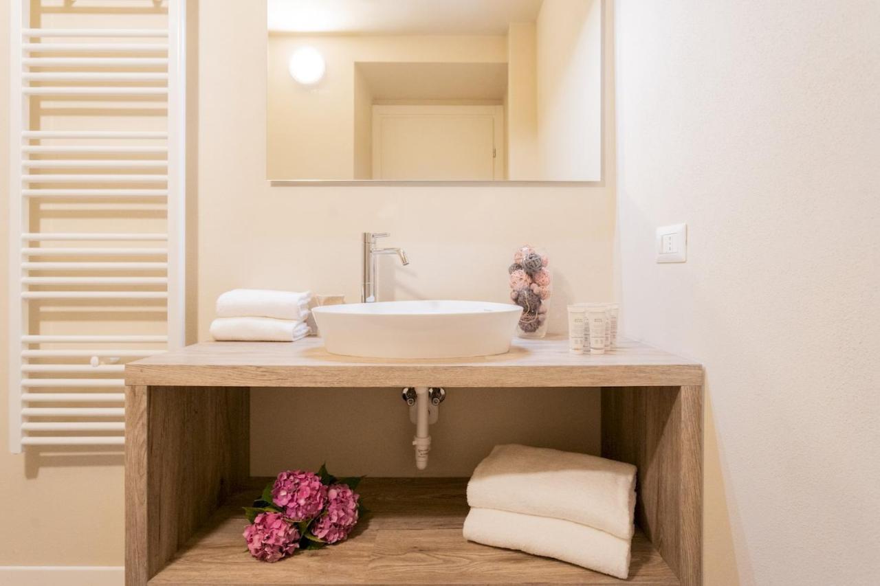 Romantic Escape City Centre With Jacuzzi & Parking By Rent All Como Exteriör bild