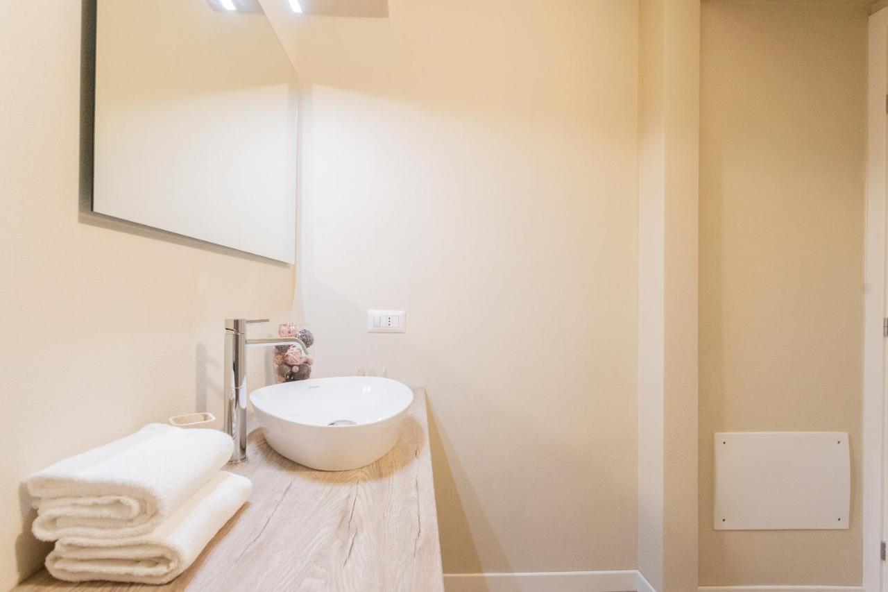 Romantic Escape City Centre With Jacuzzi & Parking By Rent All Como Exteriör bild